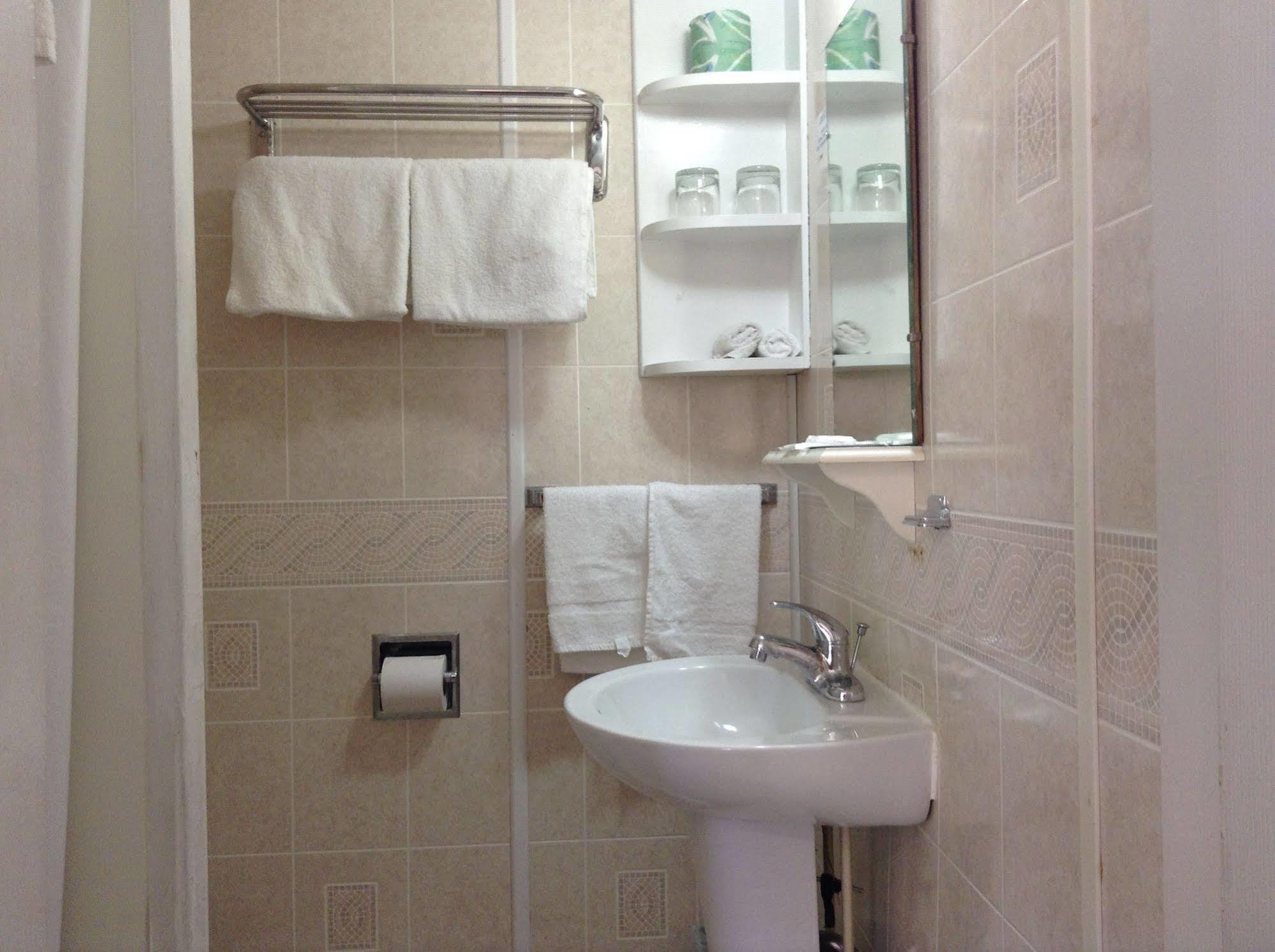 Robin Hood Motel 2*